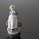 Farmer Girl bringing breakfast, Royal Copenhagen figurine No. 815