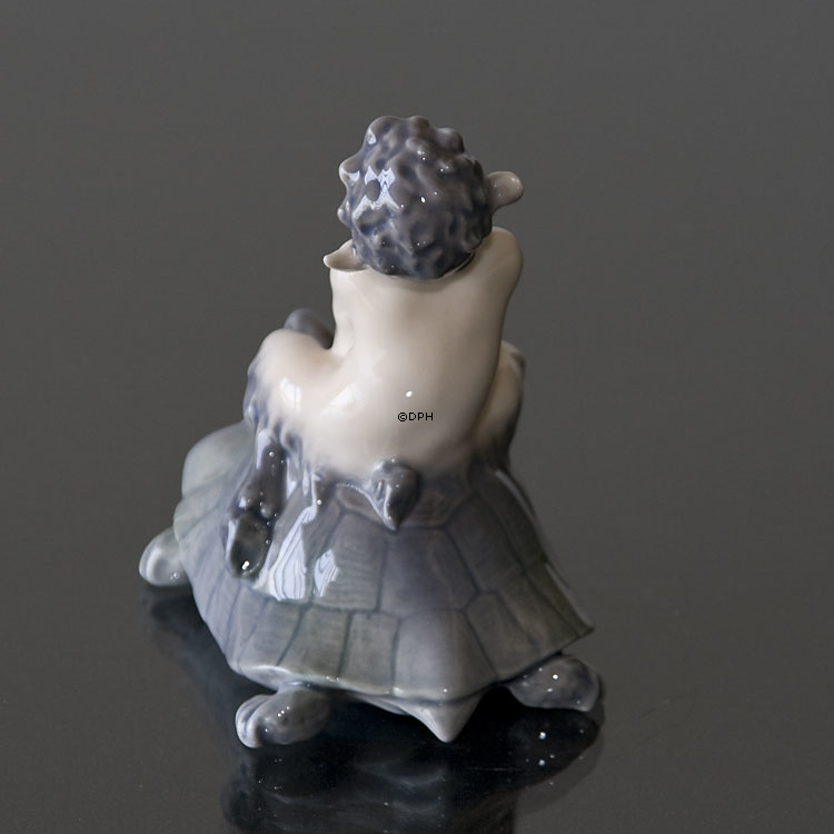 Faun på skildpadde, Royal Copenhagen figur Nr. 858