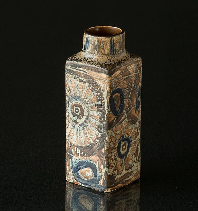 Fajance vase af Nils Thorsson, Royal Copenhagen nr. 870-3258