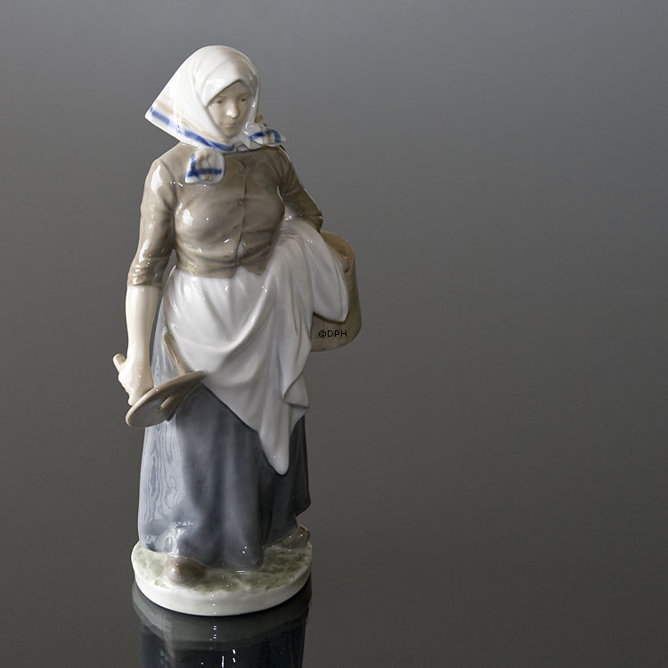 Malkepige, Royal Copenhagen figur nr. 899