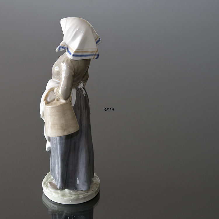 Malkepige, Royal Copenhagen figur nr. 899