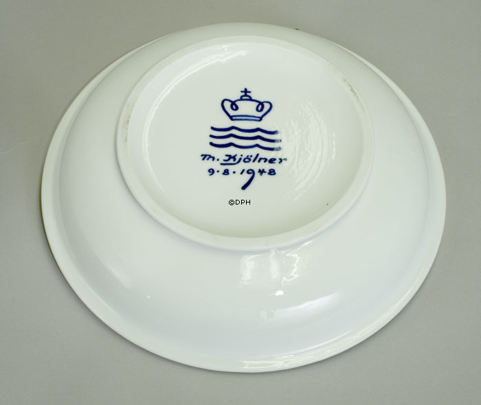 Skål m/kuttere Designet og håndmalet af Th. Kjölner, Royal Copenhagen nr. 9-8-1948-3606