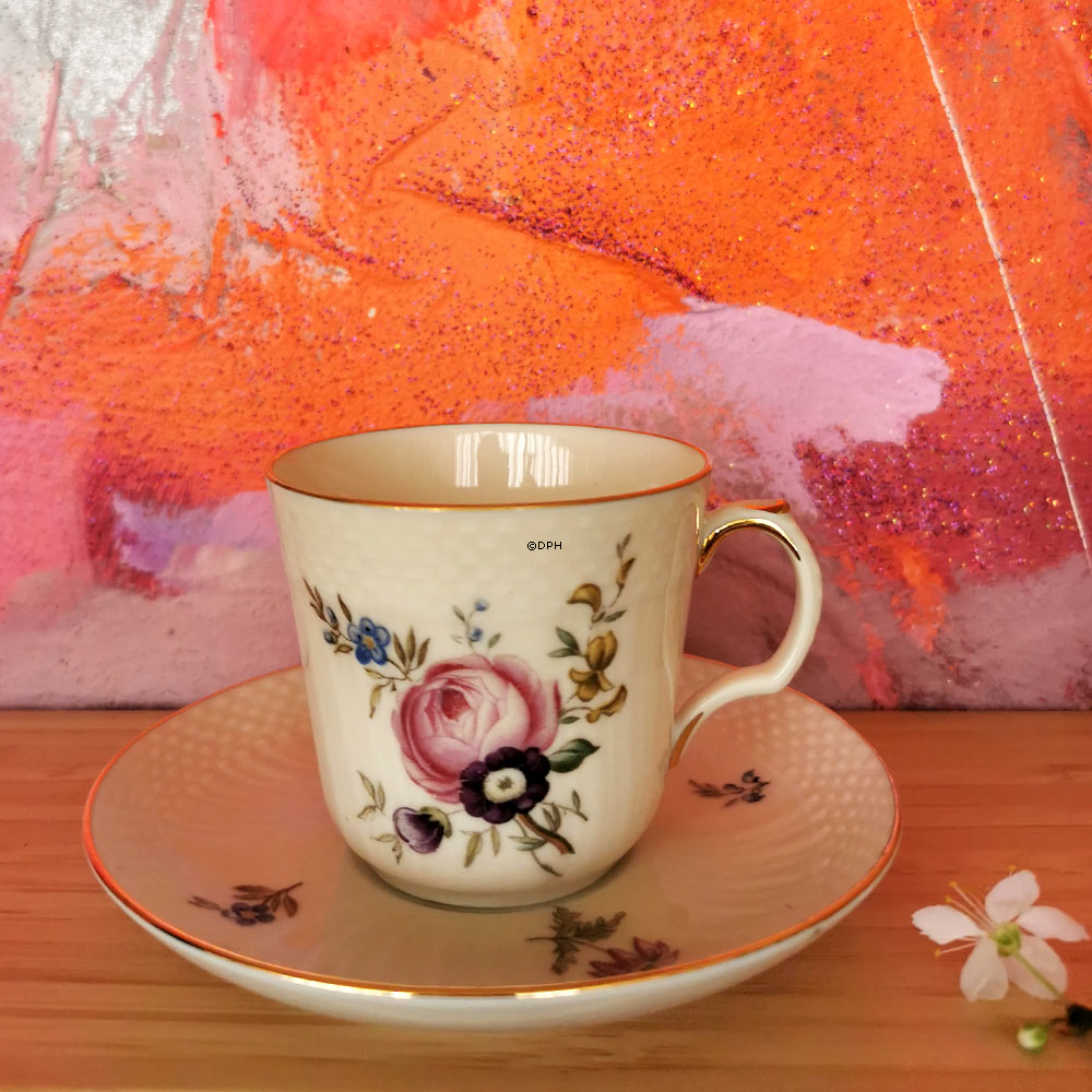 Royal Copenhagen Frijsenborg mokkakop nr. 910-1546, forskellige blomstermotiver