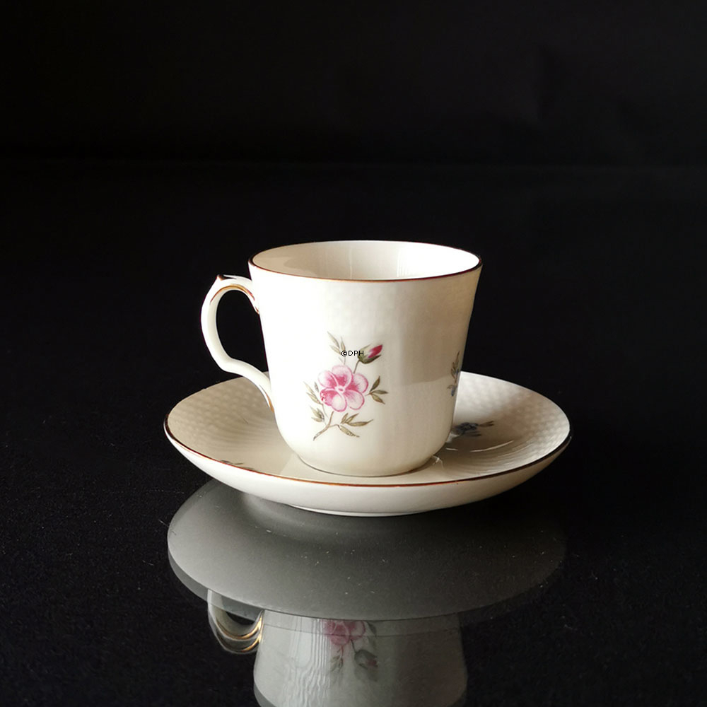 Royal Copenhagen Frijsenborg mokkakop nr. 910-1546, forskellige blomstermotiver