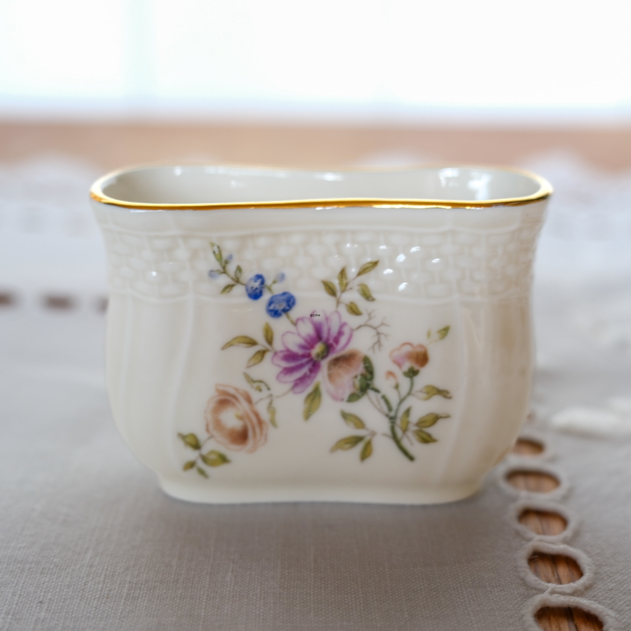 Royal Copenhagen Frijsenborg tandstikholder nr. 910-1801