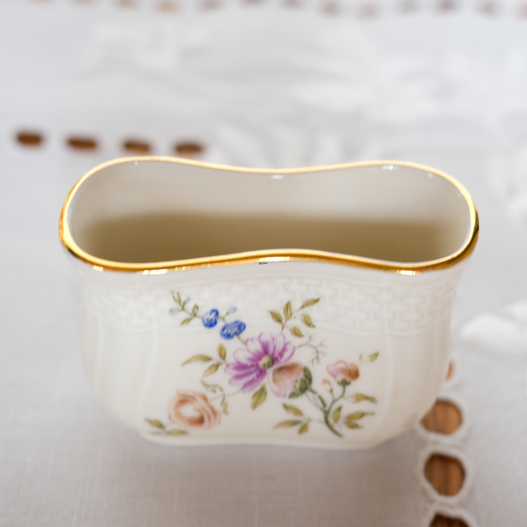 Royal Copenhagen Frijsenborg tandstikholder nr. 910-1801
