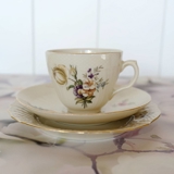 Royal Copenhagen Frijsenborg kaffekop nr. 910-1870, forskellige blomstermotiver