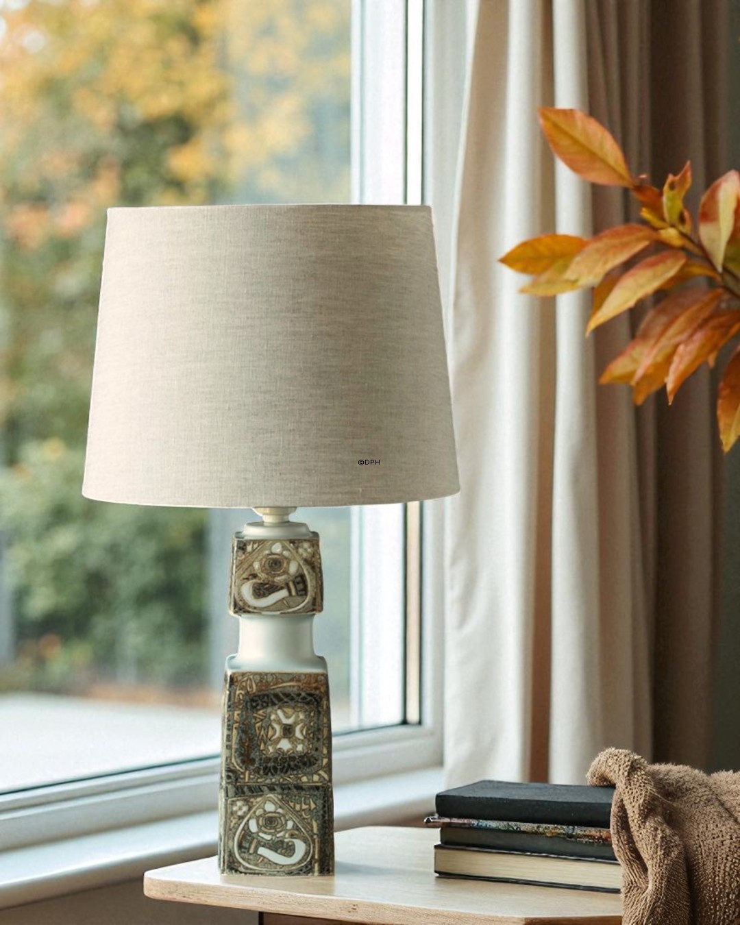 Lampe af Fog og Mørup, Royal Copenhagen Nils Thorssen fajance, uden skærm nr. 92-7194