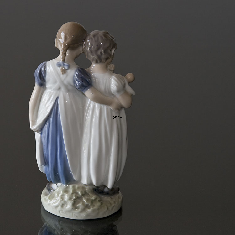 Piger med dukke, Royal Copenhagen figur nr. 939