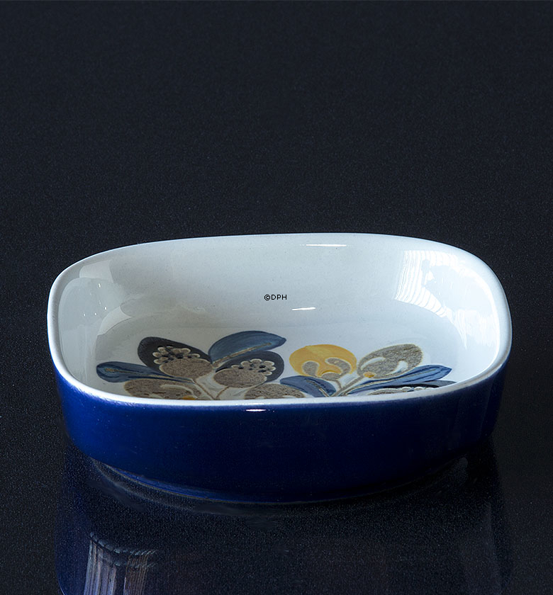 Fajance skål af Ellen Malmer, Royal Copenhagen nr. 953-3772