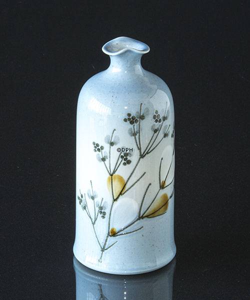 Vase med blomstergrene, Royal Copenhagen nr. 967-3846