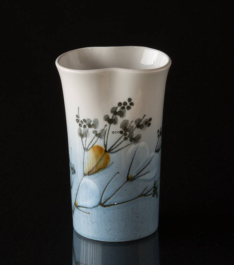 Vase med blomstergrene, Bing & Grondahl nr. 967-3872