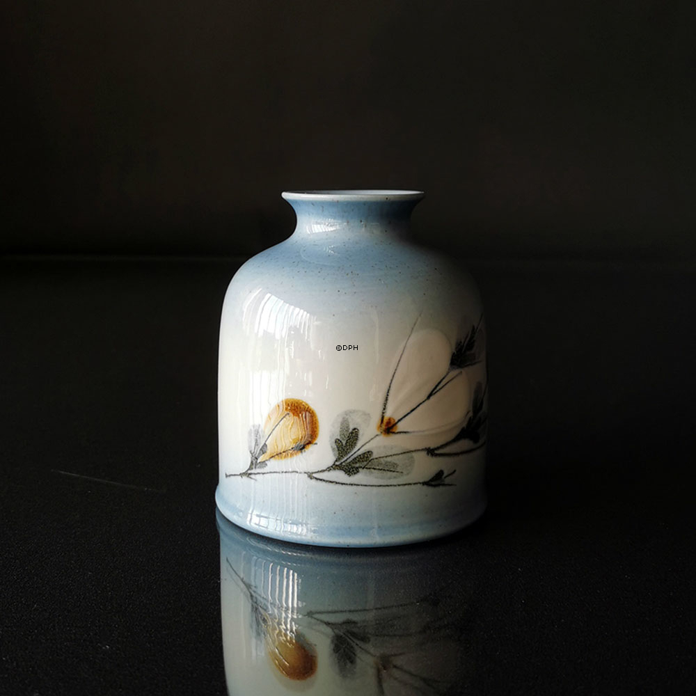 Vase med blomstergrene, Royal Copenhagen nr. 967-3891