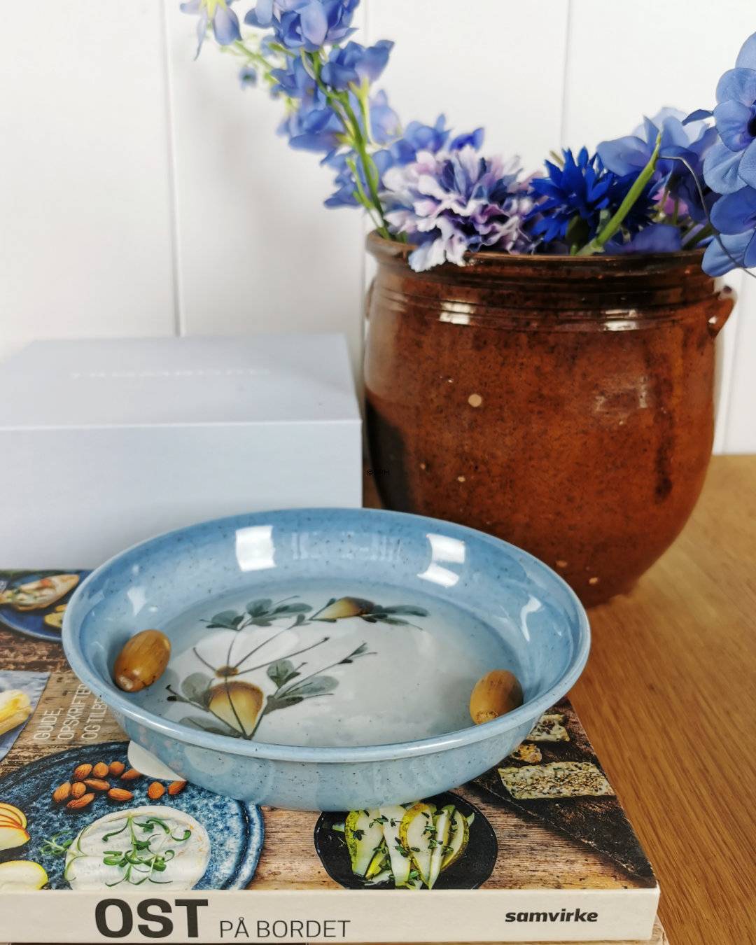 Skål med blomstergrene, Royal Copenhagen nr. 967-3894