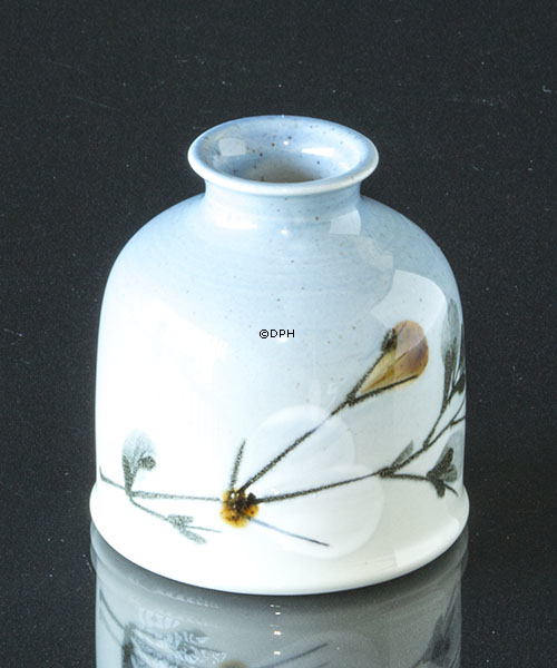 Vase med blomstergrene, Royal Copenhagen nr. 967-3907