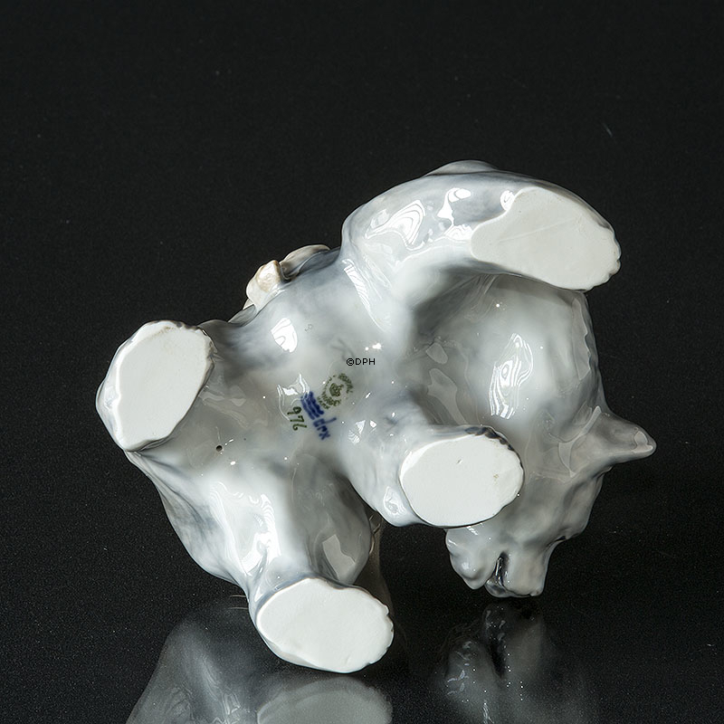 Faun med Bjørn, Royal Copenhagen figur nr. 976 (sjælden) - Lille fejl/rep. på den ene for pote