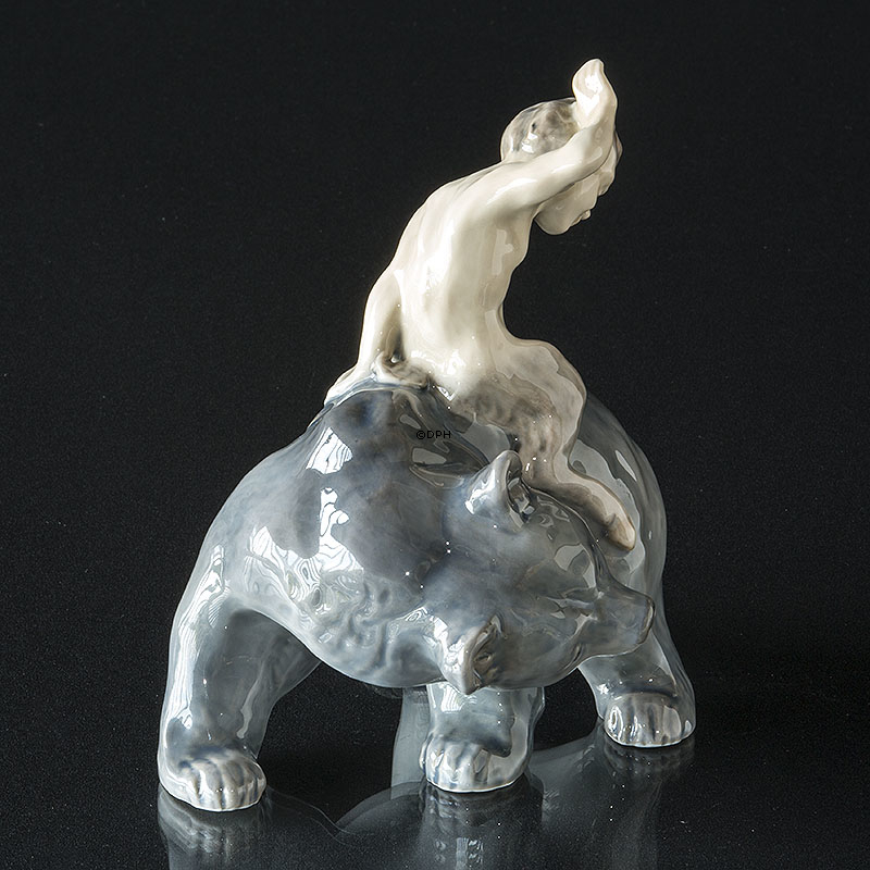 Faun med Bjørn, Royal Copenhagen figur nr. 976 (sjælden) - Lille fejl/rep. på den ene for pote