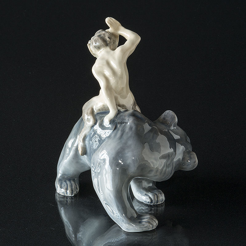 Faun med Bjørn, Royal Copenhagen figur nr. 976 (sjælden) - Lille fejl/rep. på den ene for pote