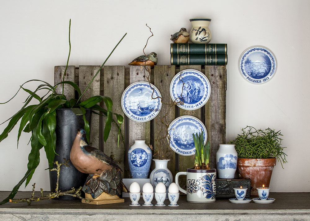 1979 Ravn Påske æggebæger blå/hvid, to harer