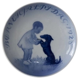 1928 Royal Copenhagen, Child Welfare Day plate