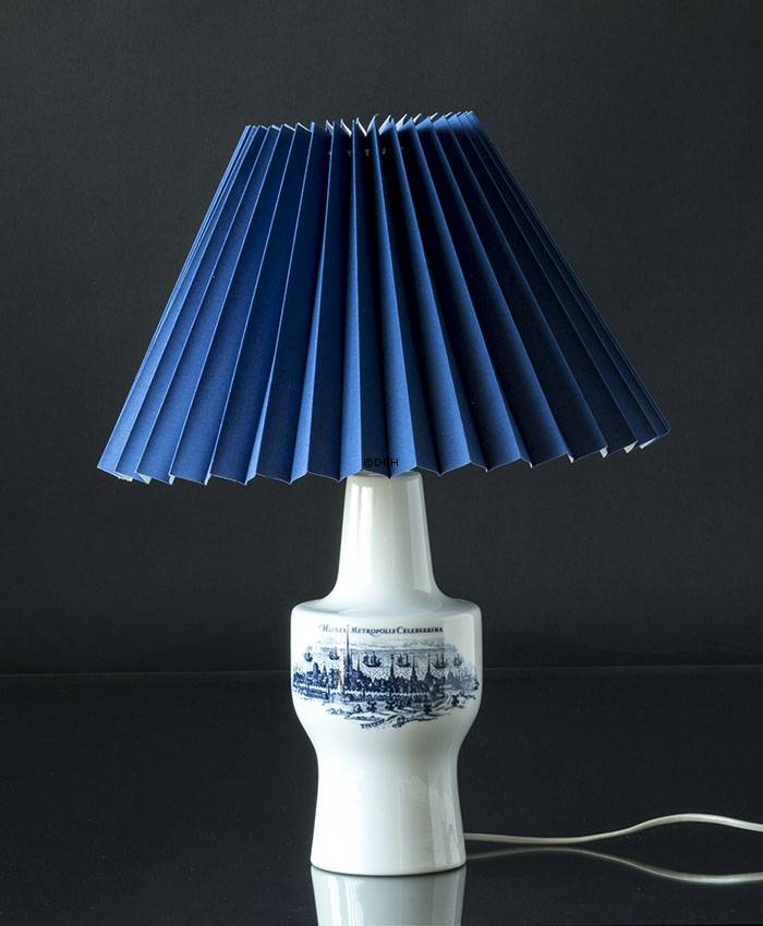 Plissé lampeskærm i blå chintz stof, sidelængde 25cm