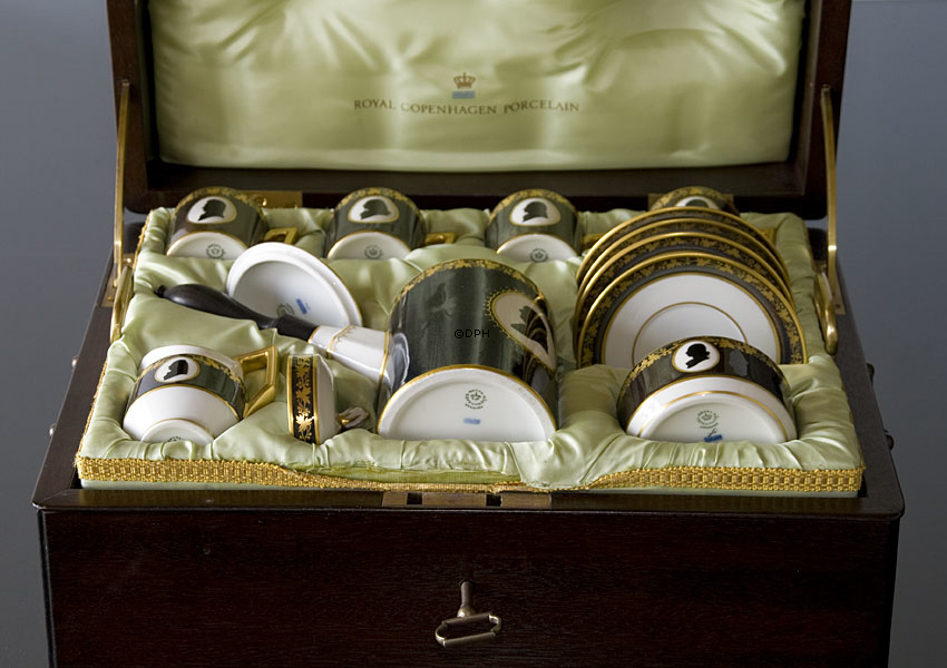 Kolonistel - Kaffe stel i maghoni møbel