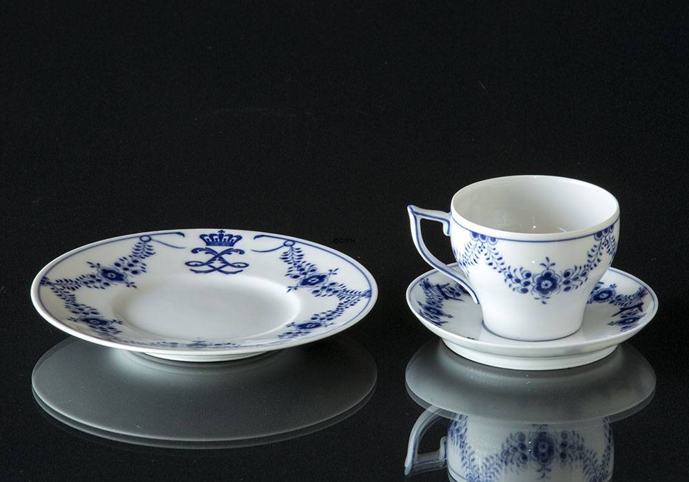 Musselmalet Kaffekop med underkop og kagetallerken (1898-1923), Royal Copenhagen Dronning Louise Selskabet Kaffestel