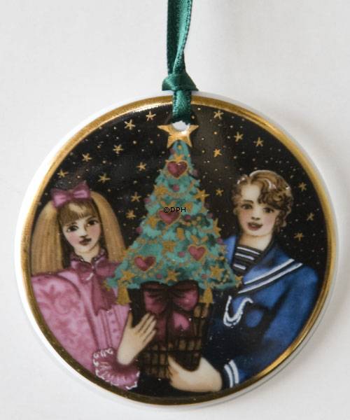 1996 Royal Copenhagen Ornament, Den Kære Familie