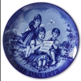 1975 Royal Heidelberg Mother's Day plate, Singing children