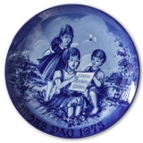 1975 Royal Heidelberg Mother's Day plate, Singing children
