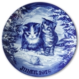 1976 Royal Heidelberg Christmas plate, Cat