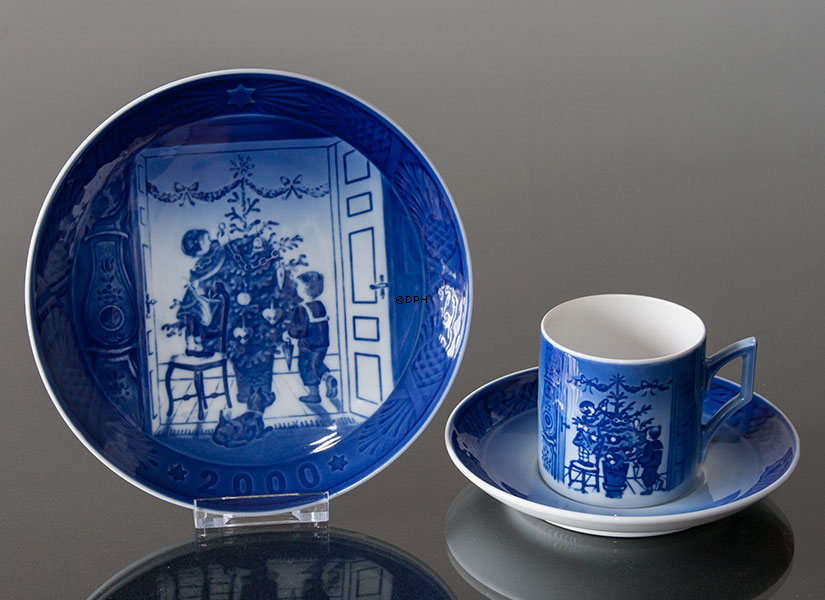 2000 Royal Copenhagen Julekop, Juletræet pyntes