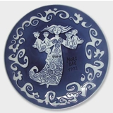 1972 Royal Copenhagen Mother's Day plate, Oriental Mother