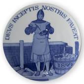 1899 Royal Copenhagen Mindeplatte, DEVS INCEPTIS NOSTRIS FAVEAT