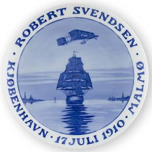 1910 Royal Copenhagen Mindeplatte, ROBERT SVENDSEN KJØBENHAVN 17 JULI 1910 MALMØ | År 1910 | Nr. RNR110 | Alt. no. 110 | DPH Trading