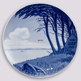 1888-1913 Royal Copenhagen Memorial plate, 1888 D. T. F. 1913. Der er et yndigt land.