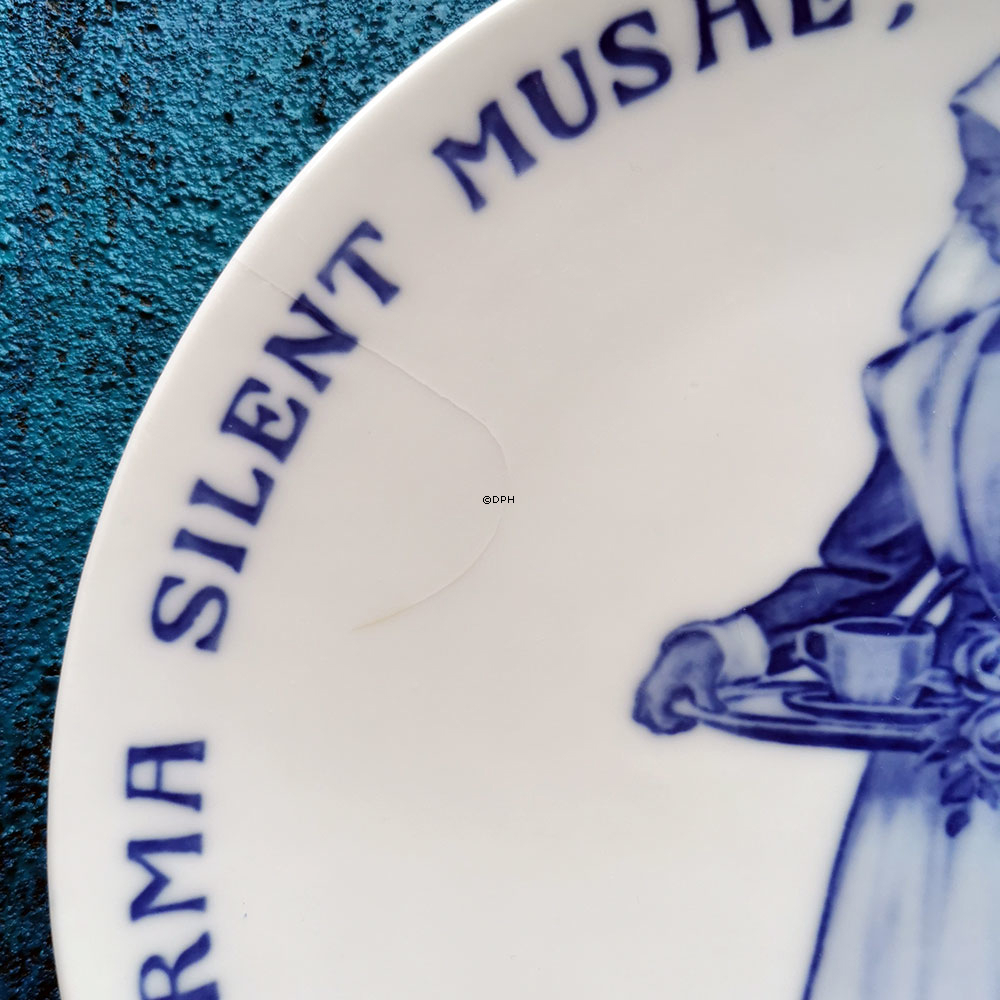 1917 Royal Copenhagen Mindeplatte, Røde Kors platte, INTER ARMA SILENT MUSAE LOQUITUR CARITAS