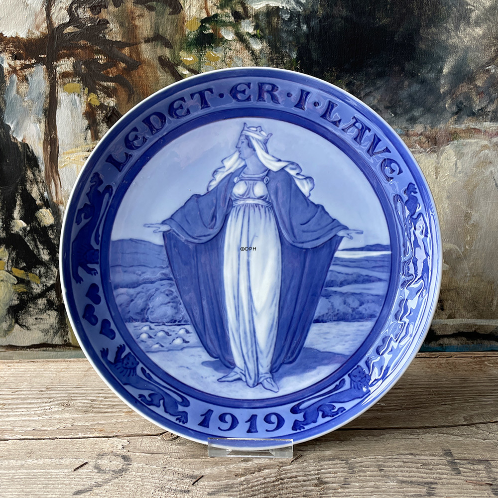 1919 Royal Copenhagen Mindeplatte, LEDET ER I LAVE 1919.
