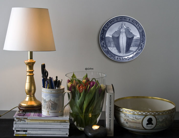 1919 Royal Copenhagen Mindeplatte, LEDET ER I LAVE 1919.