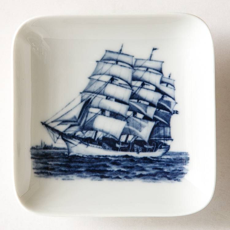 Skål med Skoleskibet Danmark, Royal Copenhagen