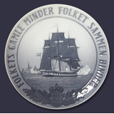 1926, Royal Copenhagen Memorial plate, FOLKETS GAMLE MINDER FOLKET SAMMEN 
BINDER ( A nation's history tie its people to each other)