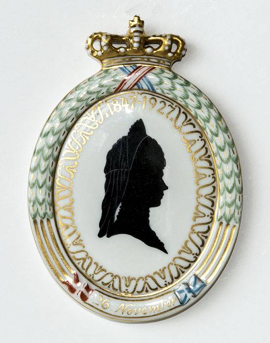 1927 Royal Copenhagen Silhuet platte. 26. NOV. 1847-1927 Dagmar
