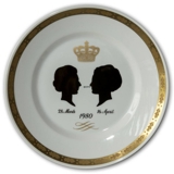 1980 Royal Copenhagen Plate, Silhouette of Queen Ingrid and Queen Margrethe