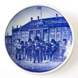 Royal Copenhagen Plaquette no. 69, Changing the Guard