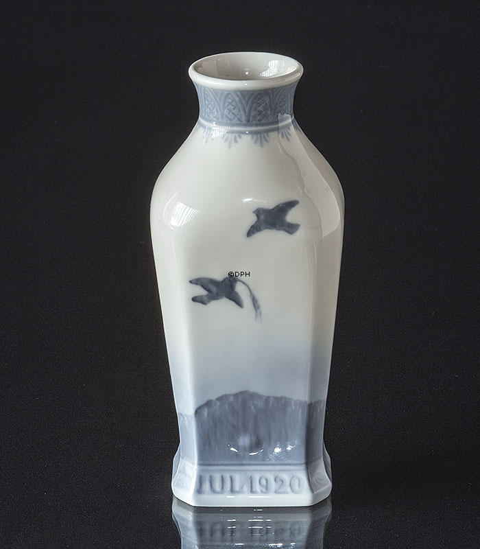 Royal Copenhagen Julevase 1920