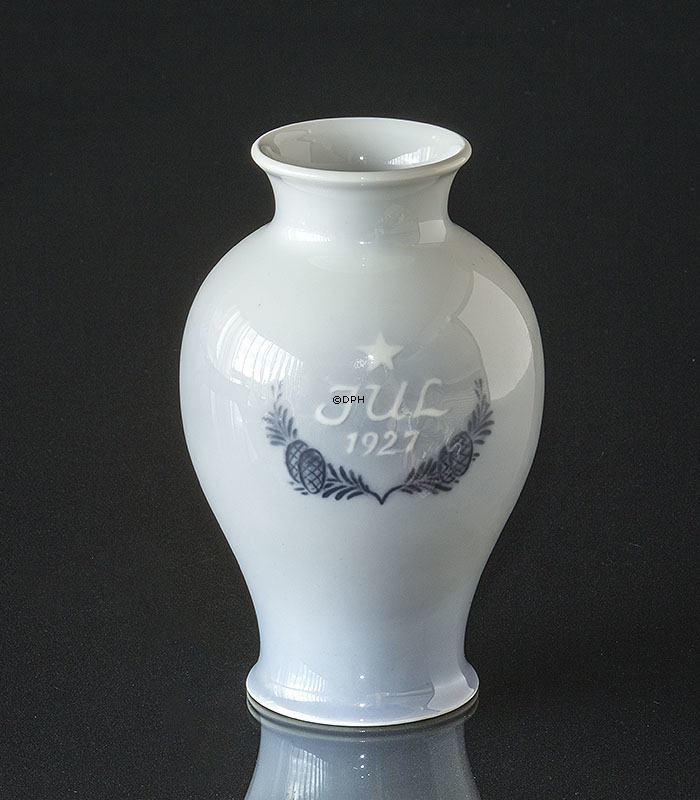 Royal Copenhagen Julevase 1927
