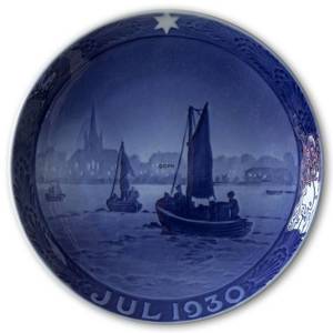 Fiskerbåde på vej mod havn 1930, Royal Copenhagen Juleplatte | År 1930 | Nr. RX1930 | Alt. 1901030 | DPH Trading