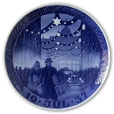 Shopping street in Copenhagen 1937, Royal Copenhagen Christmas plate