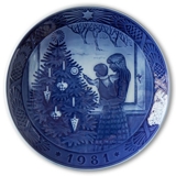 Admiring the Christmas
Tree 1981, Royal Copenhagen Christmas plate