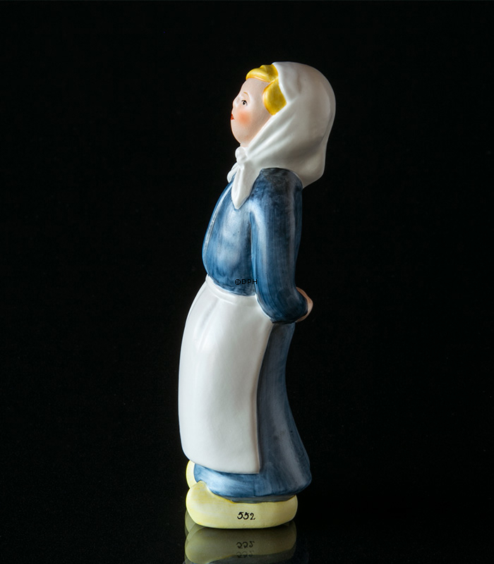 Goebel Hummel figur af pige med træsko af Lars Pagfeldt